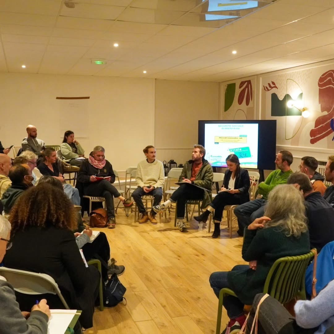 Première réunion publique : 200 personnes présentes